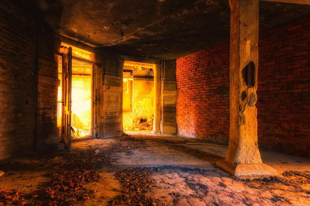 Hvad er en ejerskifteforsikring? – Sådan undgår du dyre overraskelser ved boligkøb