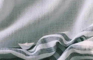 Hvordan monterer man en gardinskinne i et gipsloft?