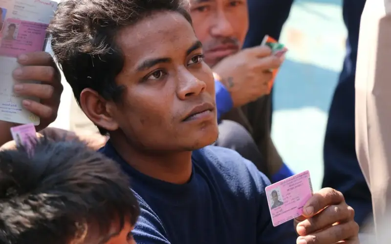 Skal jeg ringe tilbage til telefonnummer 63105986?